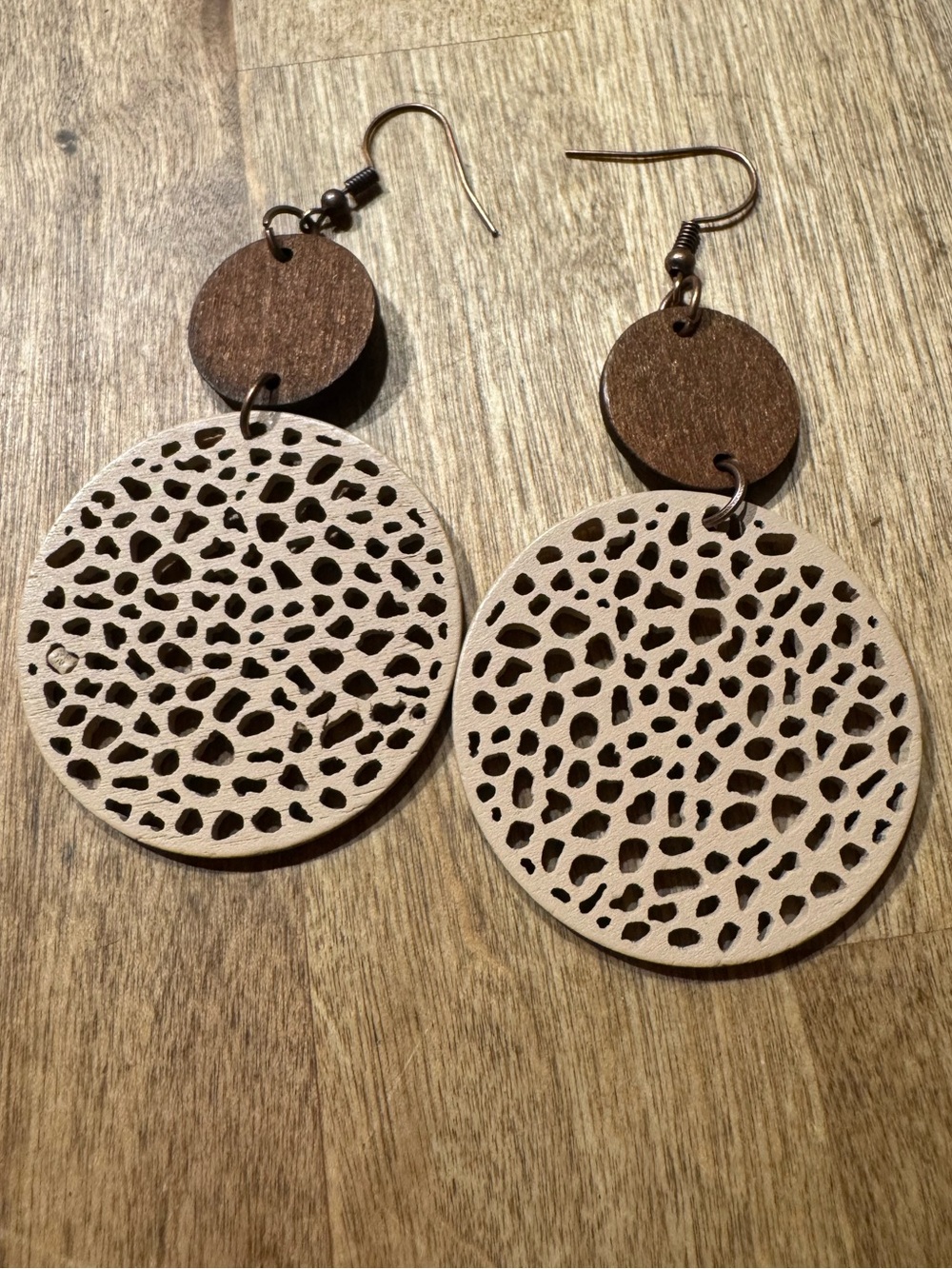 NWT Women's Brown & Cream Laser-Cut Round Drop Earrings